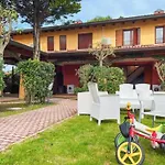 Cozy House With Shared Garden * Bibione