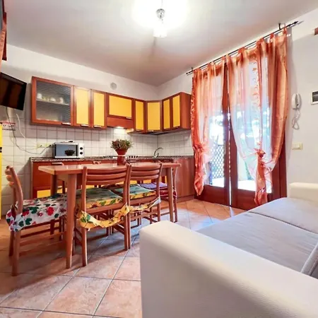 Cozy House With Shared Garden Apartment Bibione