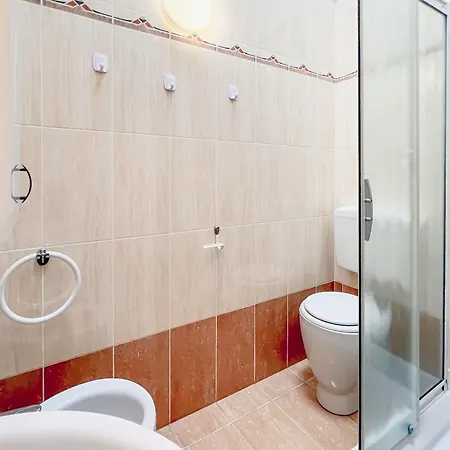 Cozy House With Shared Garden *