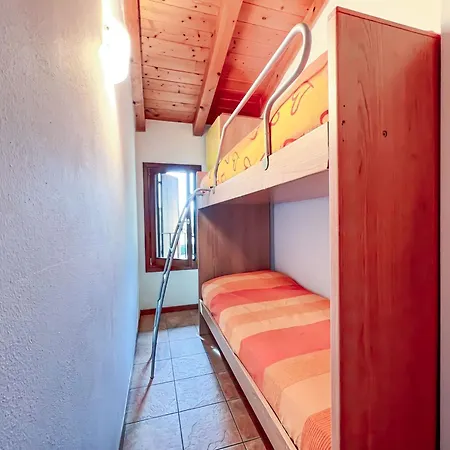Апартаменти Cozy House With Shared Garden