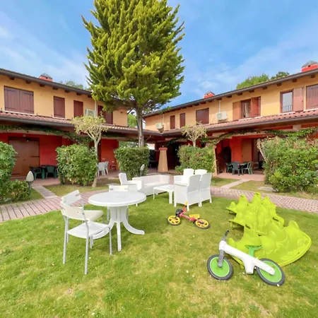 Apartman Cozy House With Shared Garden