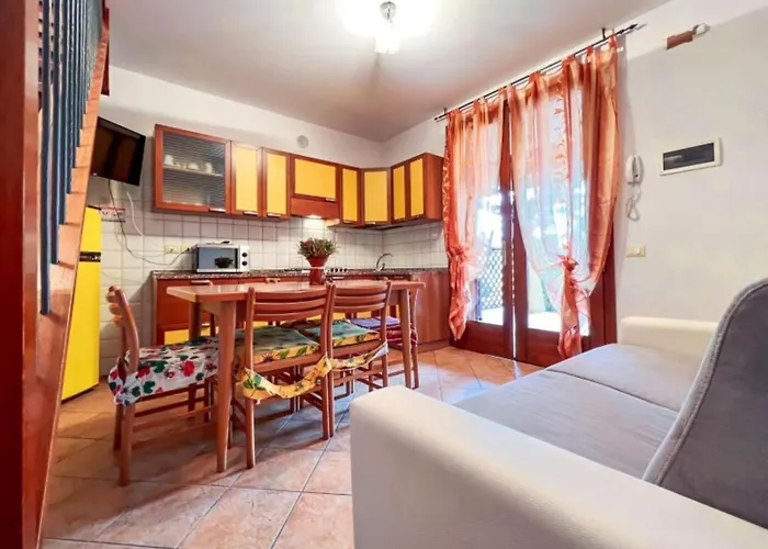 Cozy House With Shared Garden Appartamento Bibione