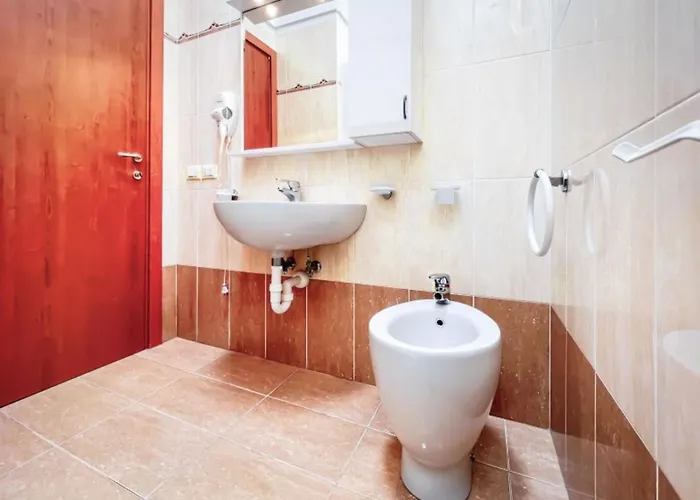 Cozy House With Shared Garden