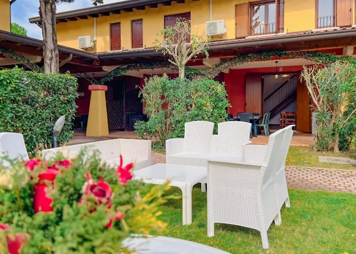 Cozy House With Shared Garden Appartamento Bibione