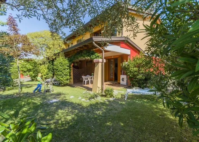 Cozy House With Shared Garden Bibione