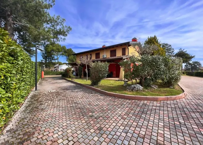 Cozy House With Shared Garden *